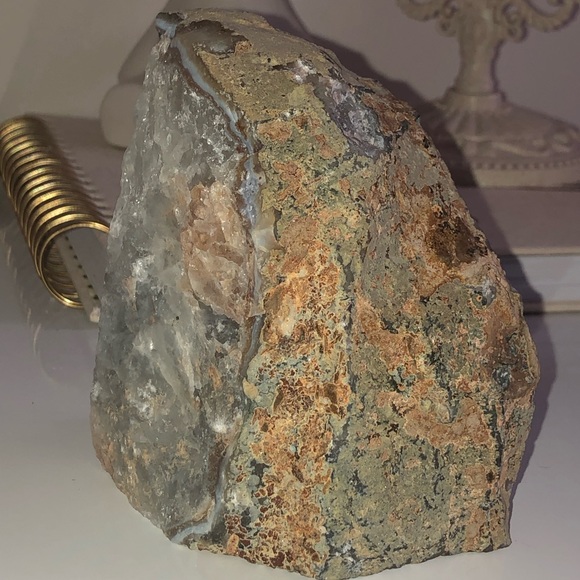 Large agate with Drusy pocket🤍🤍 - Picture 2 of 4